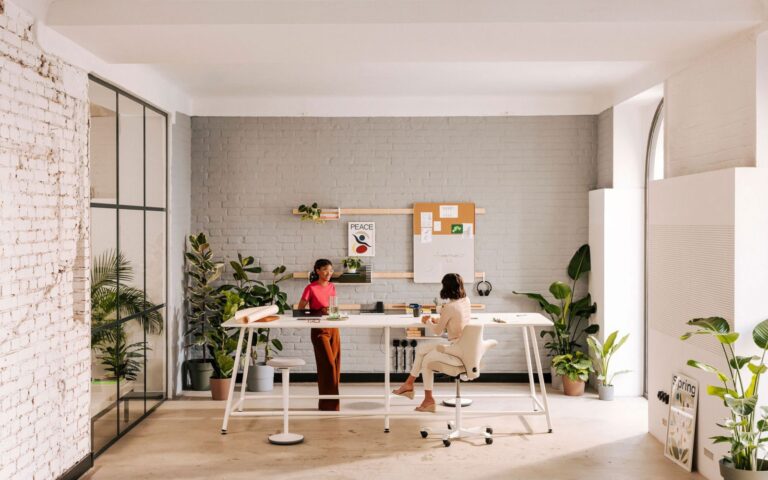 mymotion-stehtisch-workbench-weiß-buerotisch-bueromoebel_neudoerfler.jpg_cd74fd1583a8469ca7fb5892b025fe6b